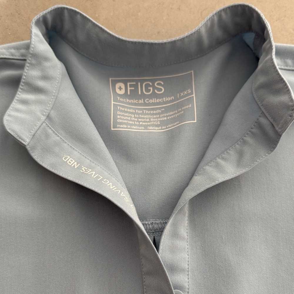 Figs Men's Gray Casual Button Down Shirt